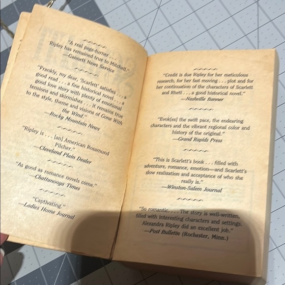 Scarlett Book by Alexandra Ripley - Picture 6 of 8